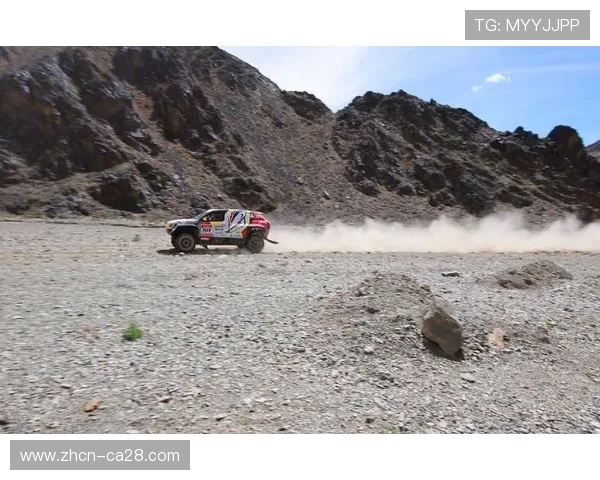 卡塔尔卢赛尔赛道准备冲刺赛,夜间灯光就绪